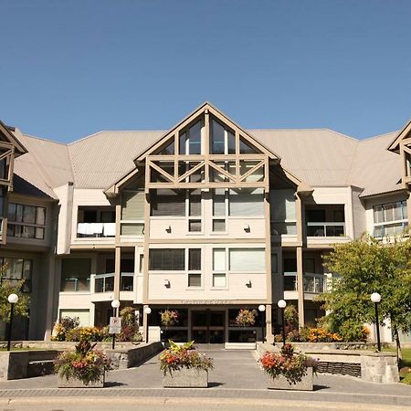 Greystone Lodge ウィスラー エクステリア 写真
