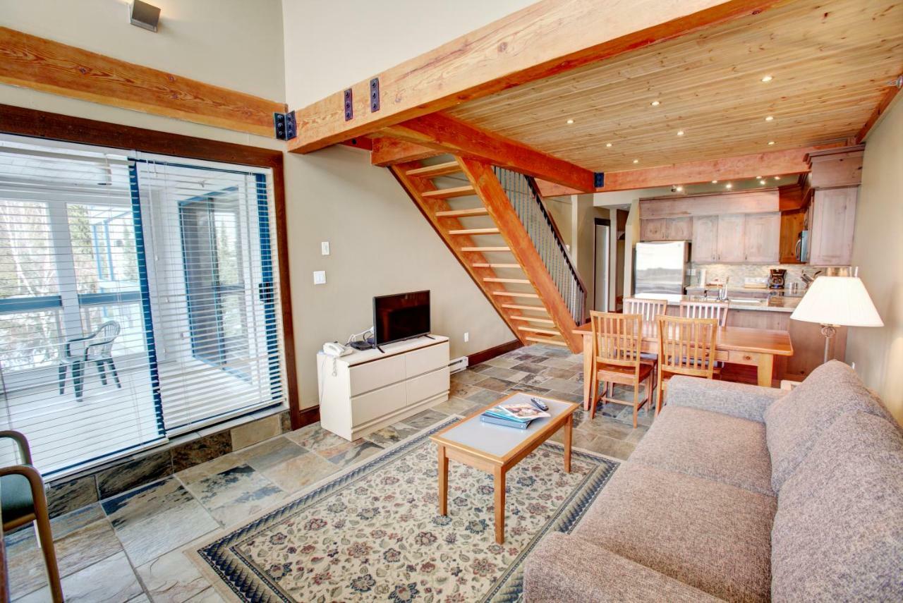 Greystone Lodge ウィスラー エクステリア 写真