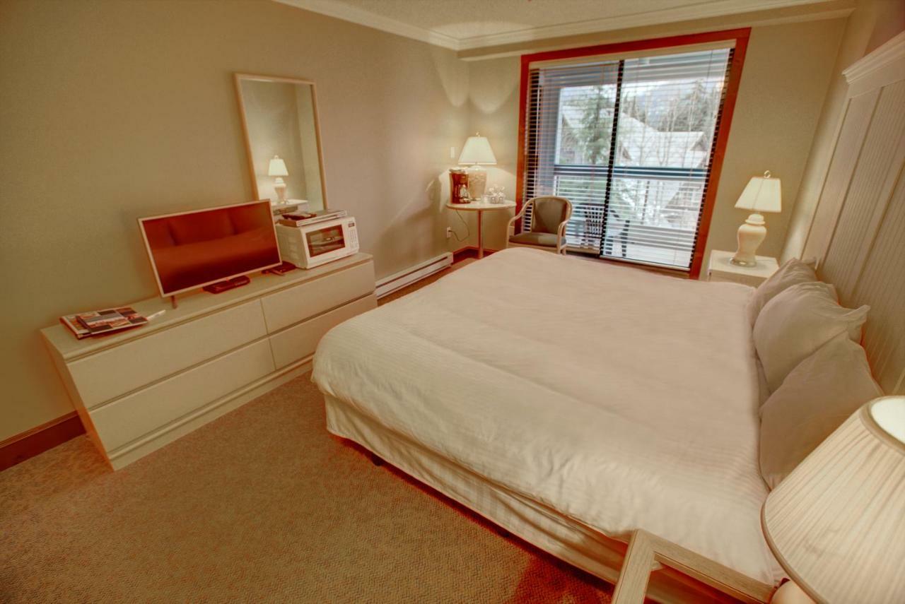 Greystone Lodge ウィスラー エクステリア 写真