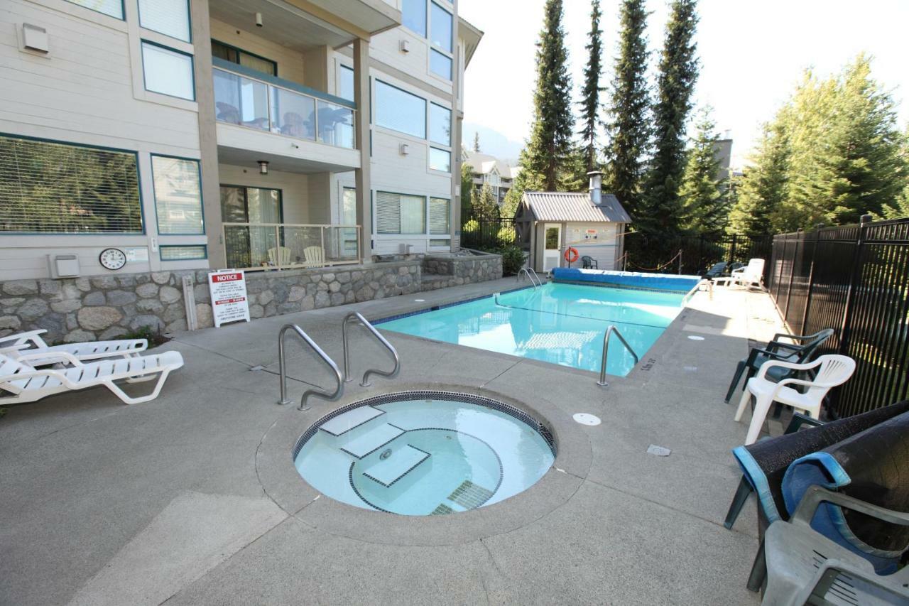 Greystone Lodge ウィスラー エクステリア 写真
