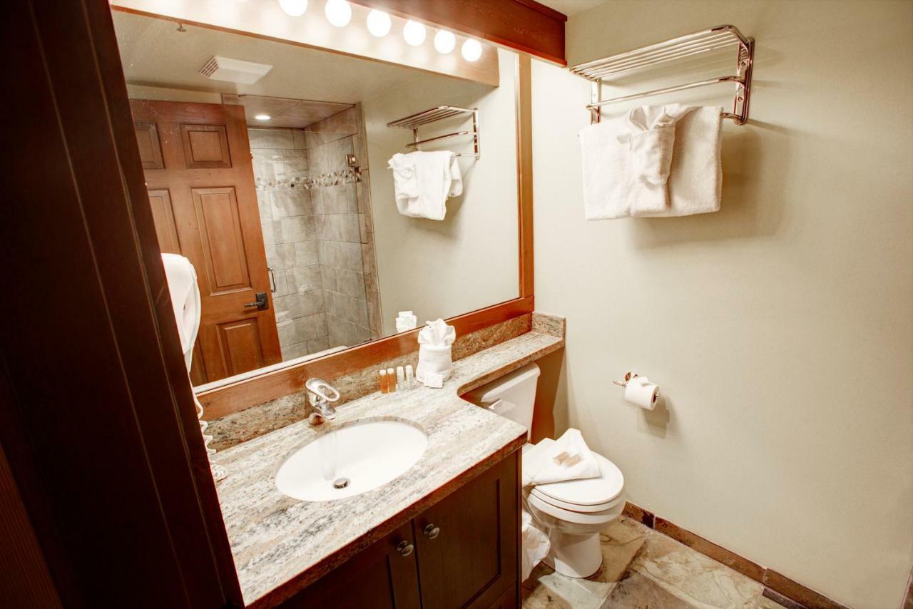 Greystone Lodge ウィスラー エクステリア 写真