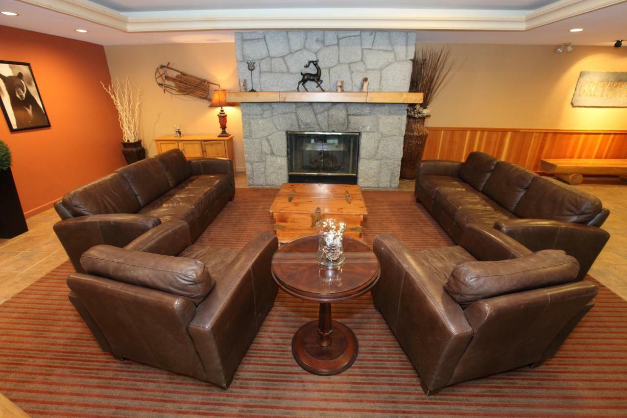 Greystone Lodge ウィスラー エクステリア 写真
